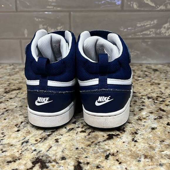 Boys Nike Shoes Size 2.5Y - Picture 4 of 6